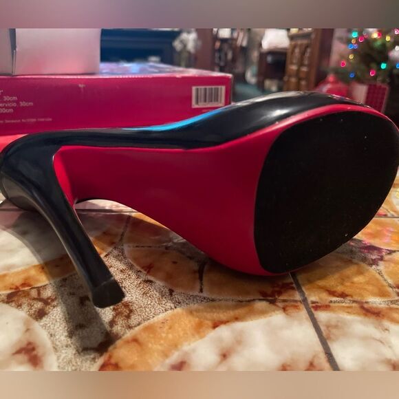 Loboutin style wine bottle holder - Picture 2 of 4